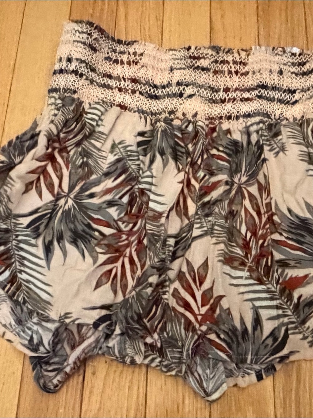 Rewash High Waist Floral Leaf Print Shorts in Cream, Gray, Brown